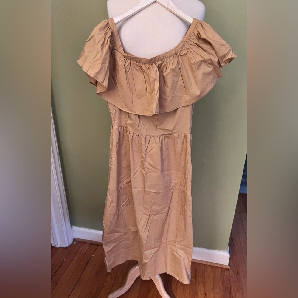 Adorable cotton dress with wide shoulder ruffle